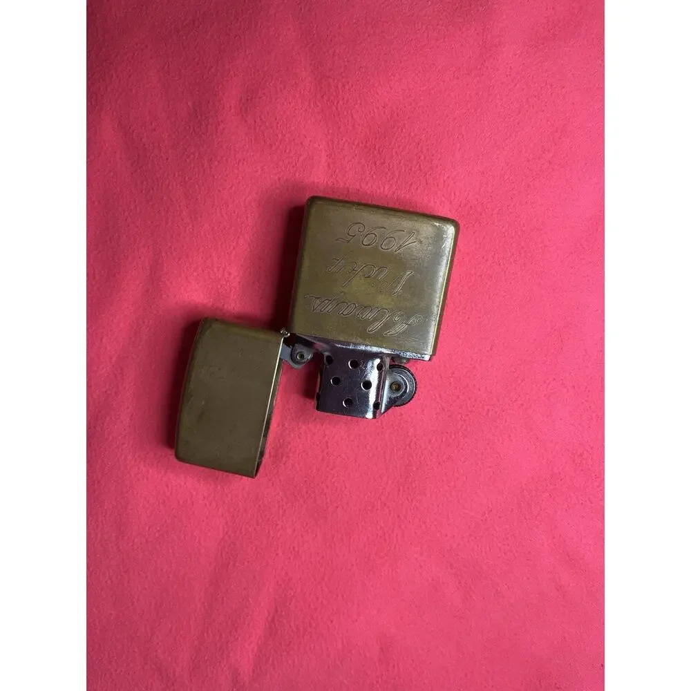 Zippo lighter vertical